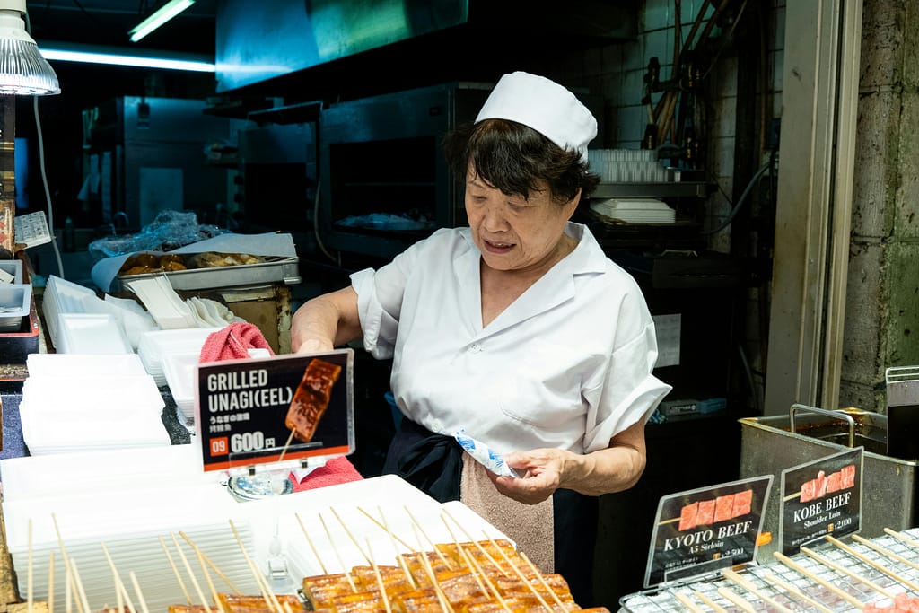 Visiter le Japon en 2 semaines : itinéraire de 15 jours entre Tokyo, Kyoto et Osaka Nishiki Market : le meilleur marché gastronomique de Kyoto au Japon