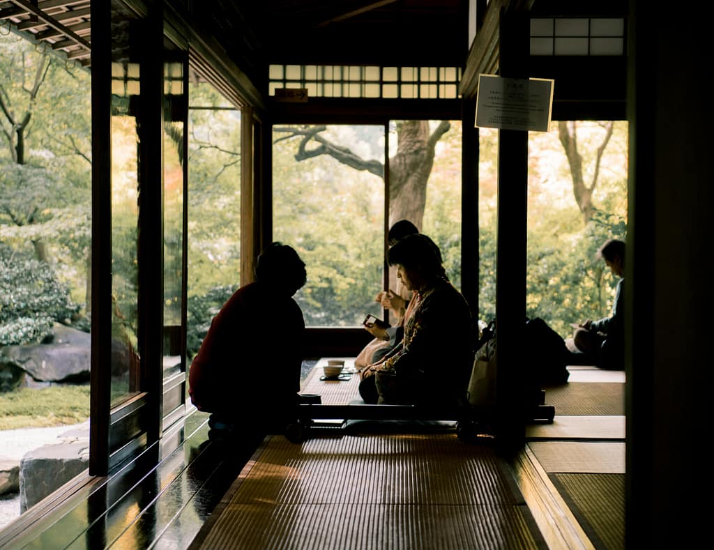 Visiter le Japon en 2 semaines : itinéraire de 15 jours entre Tokyo, Kyoto et Osaka Assister à une cérémonie du thé à Kyoto au Japon