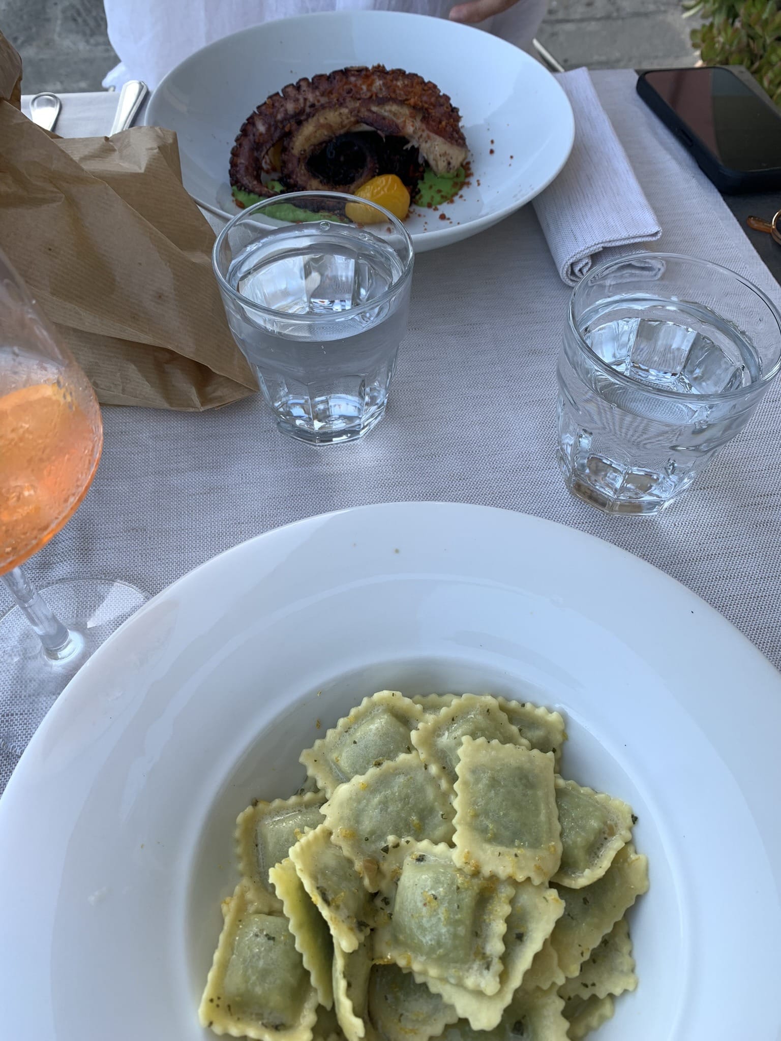 7 meilleurs restaurants à Imperia en Italie Enoteca Grappolo où manger à Imperia en Ligurie coup de coeur fruit de mer et pâtes et vin de qualité