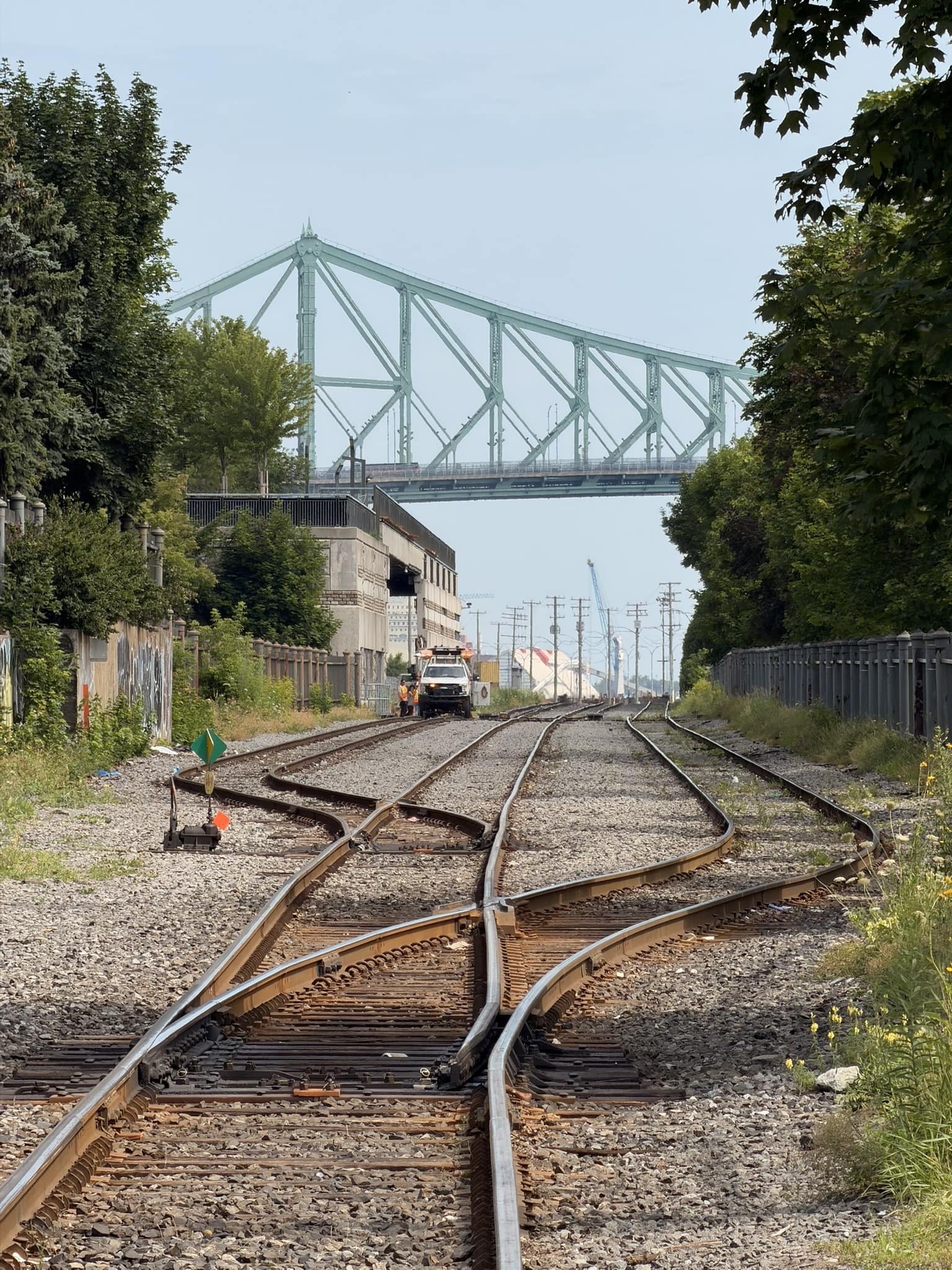Road trip au Québec : itinéraire de 2 semaines de Montréal à la Gaspésie Pont Jacques-Cartier au-dessus du fleuve Saint-Laurent à Montréal