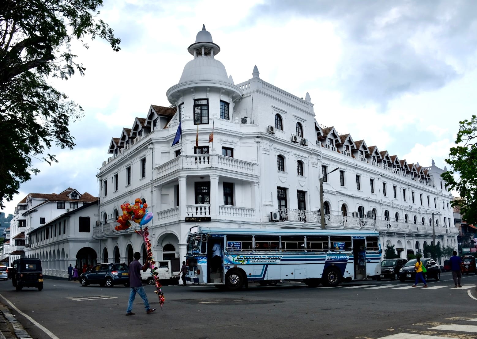 Budget Sri Lanka pour un voyage de 2 semaines kandy et hotel blanc au sri lanka