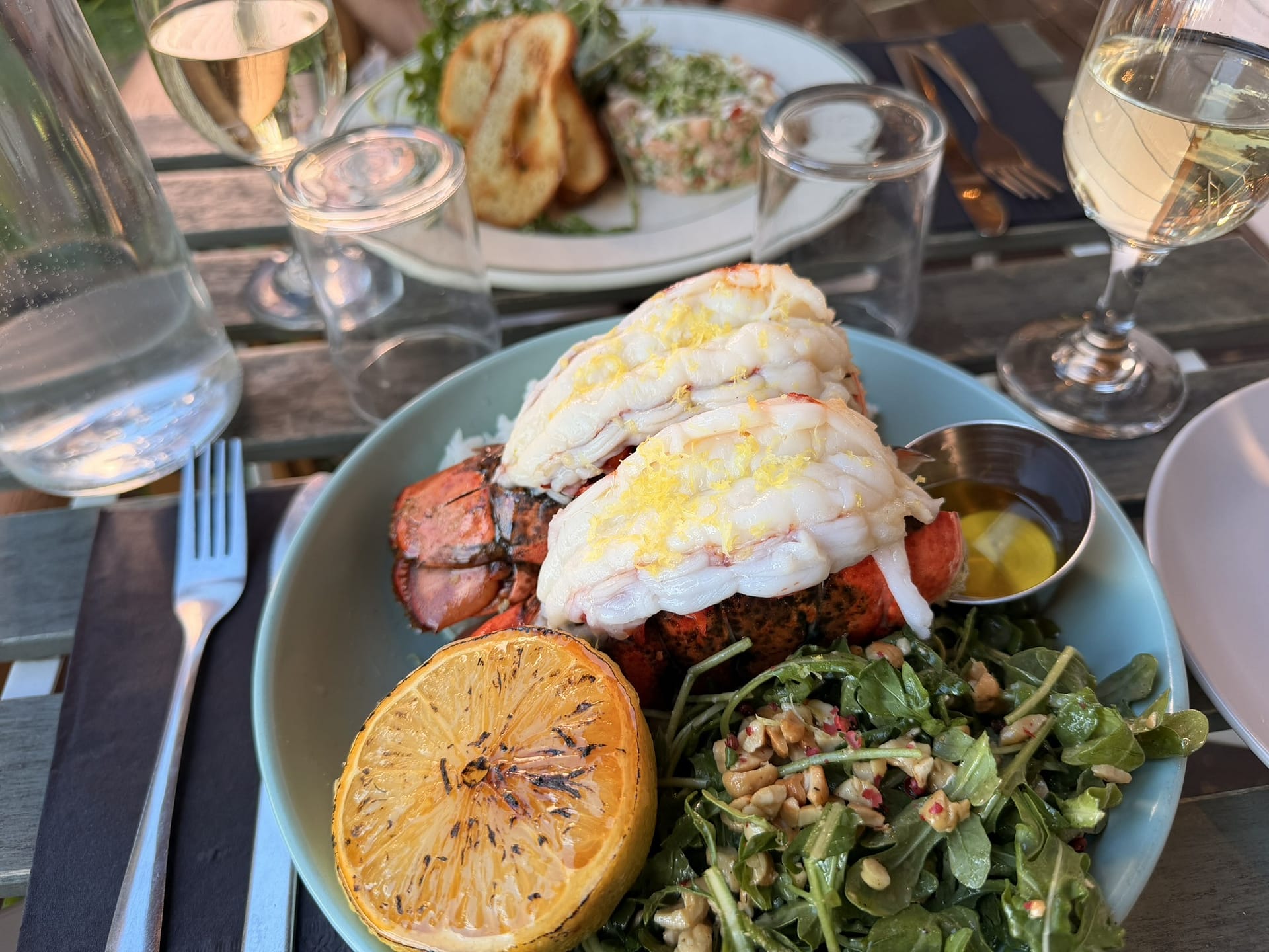 Tadoussac en 3 jours : itinéraire pour un premier séjour manger une queue de homard à Tadoussac