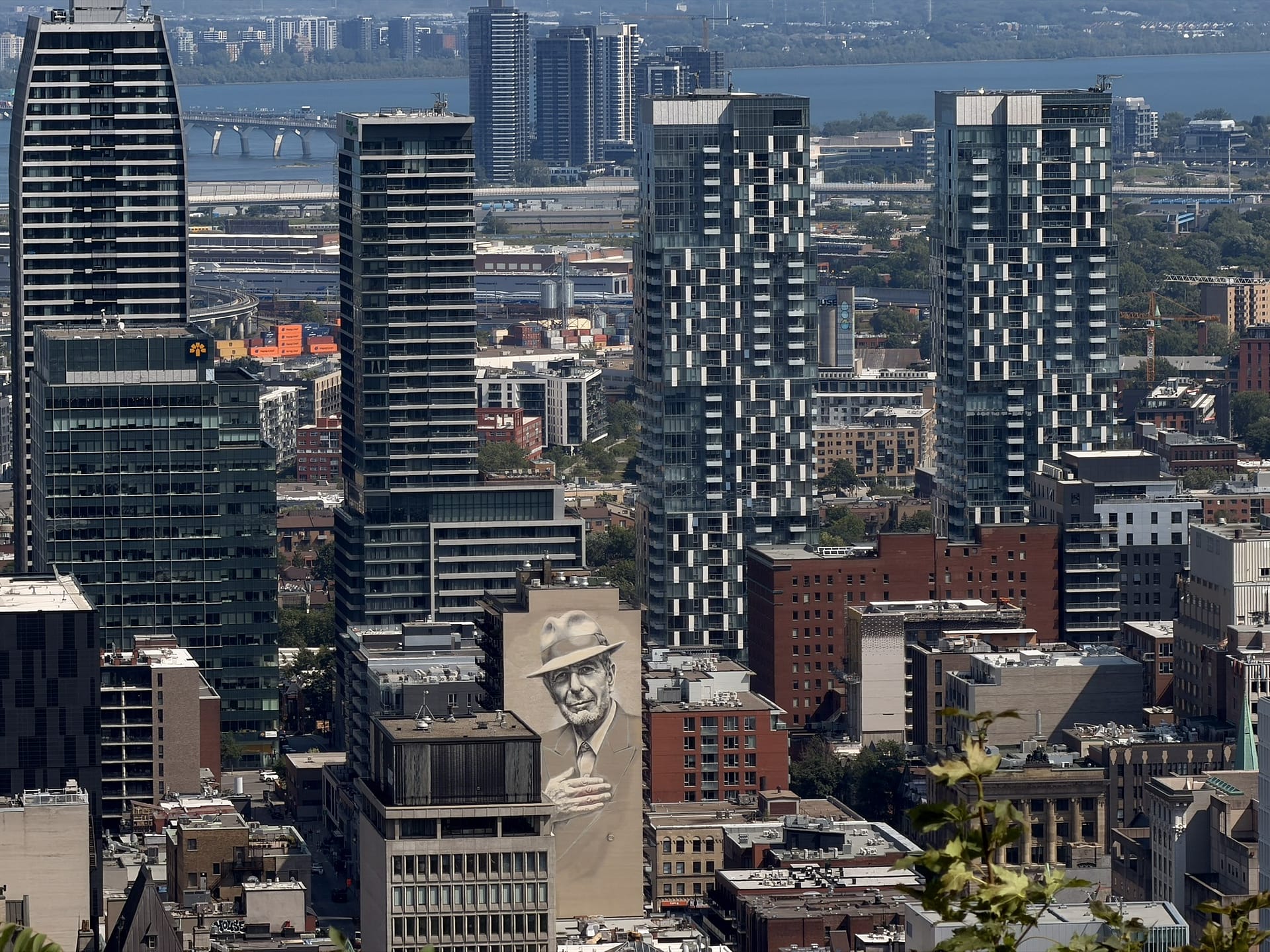Road trip au Québec : itinéraire de 2 semaines de Montréal à la Gaspésie Vue panoramique sur Montréal depuis le belvédère du mont Royal