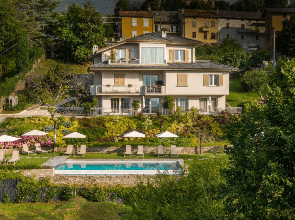 Lombardie en une semaine : l’itinéraire parfait entre Milan, Bergame et le lac de Côme hotel appartement parfait Bergame avec piscine et jacuzzi dans la chambre italie couple