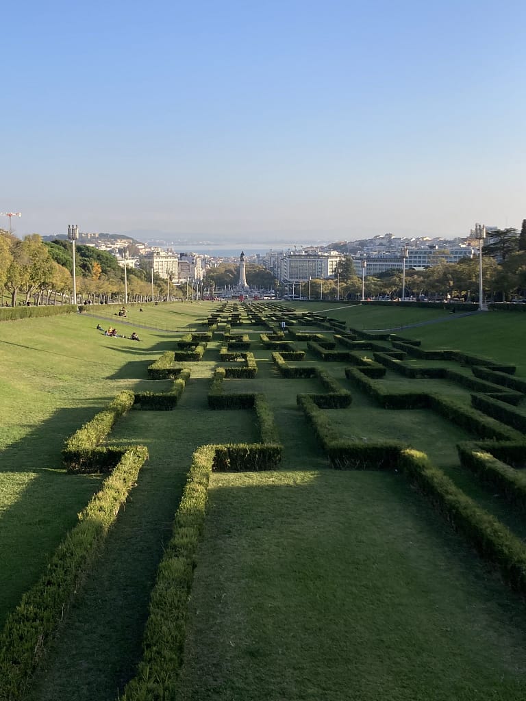 Que faire à Lisbonne en 4 jours ? Itinéraire complet pour une première visite jardin labyrinthique situé devant le Jardim do Palácio dos Marqueses de Fronteira ou à l'un des jardins géométriques historiques que l'on trouve autour de Lisbonne au Portugal