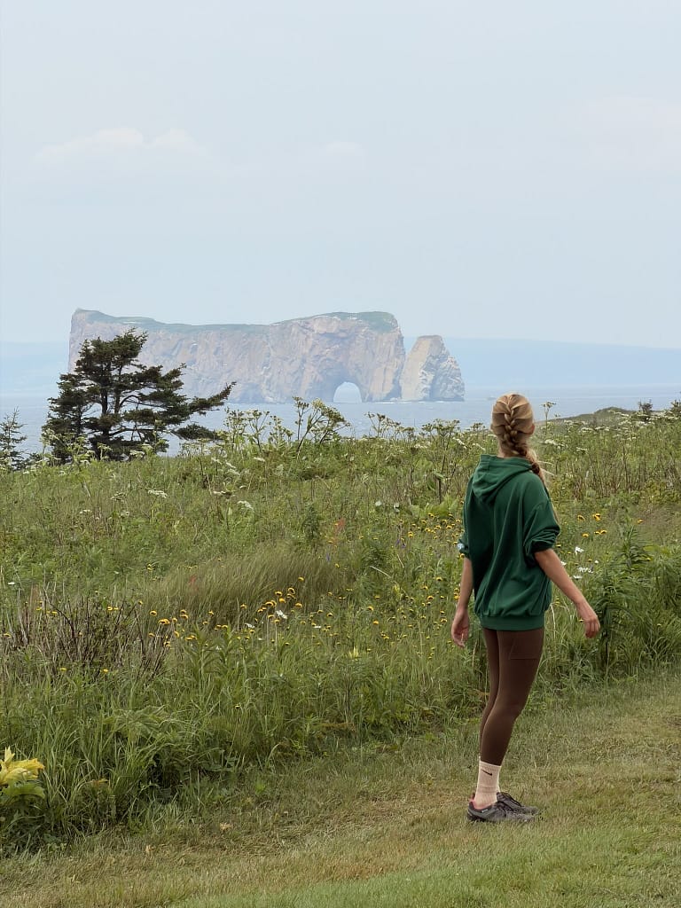 Que faire à Percé en Gaspésie ? Guide complet pour 3 jours Rocher Percé depuis l'île de Bonaventure en Gaspésie