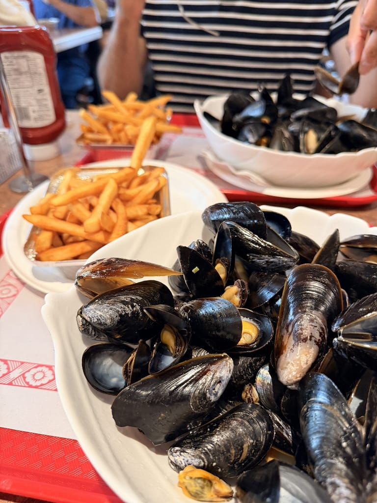 Que faire à Percé en Gaspésie ? Guide complet pour 3 jours restaurant de moules à Percé en Gaspésie
