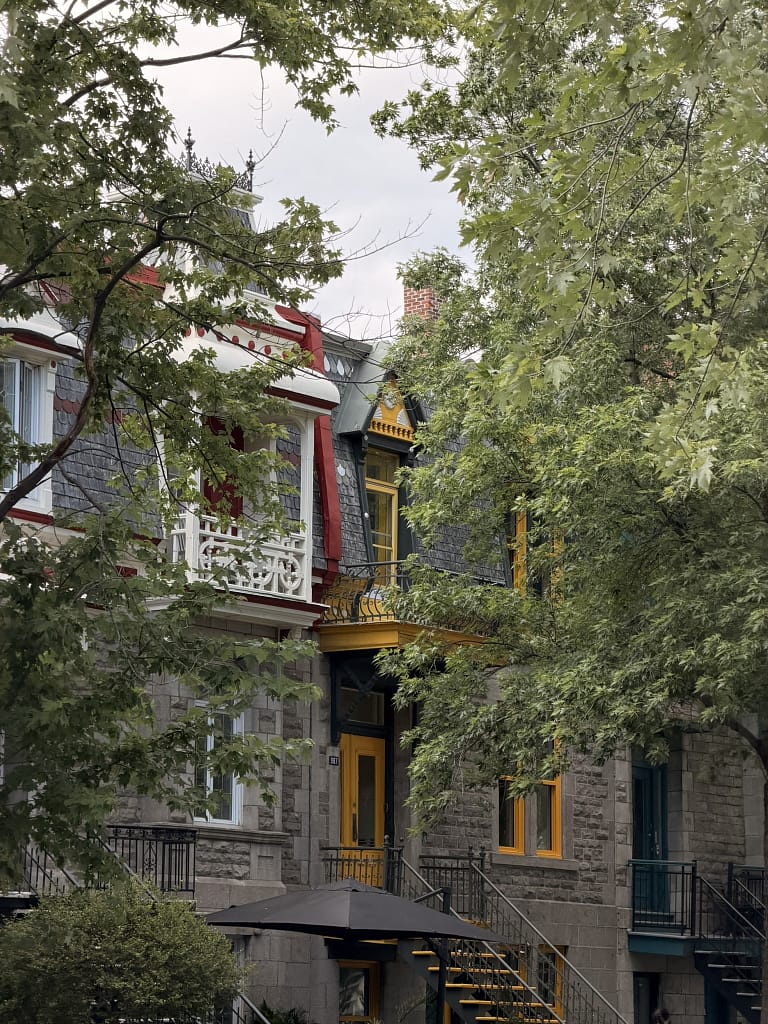 Road trip au Québec : itinéraire de 2 semaines de Montréal à la Gaspésie Ruelles colorées à Montréal au Québec Canada