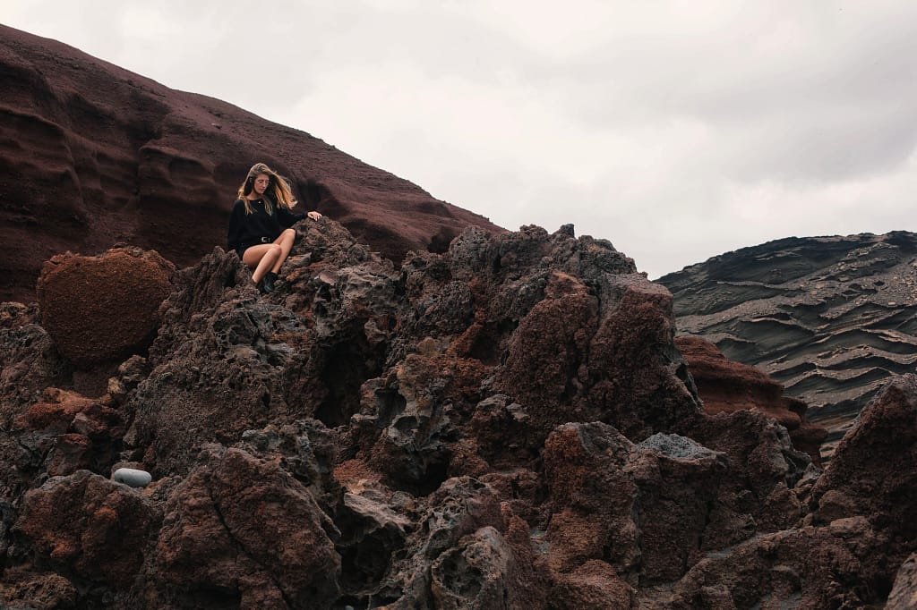 Visiter Lanzarote en une semaine : itinéraire complet pour 7 jours aux Canaries Laguna verde ou lac vert à Lanzarote aux Canaries en Espagne