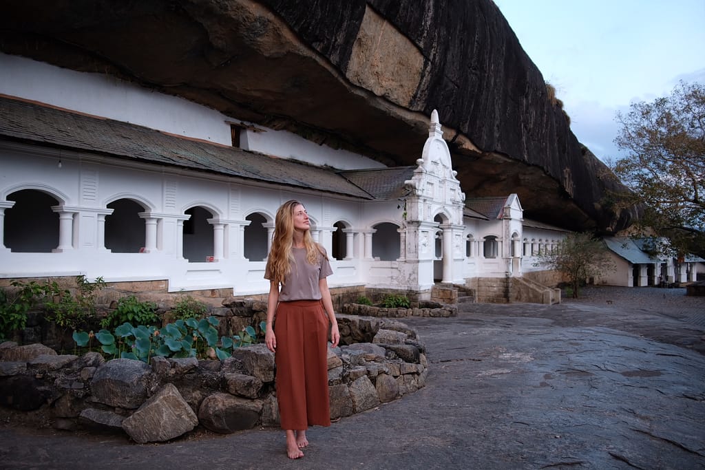 Sri Lanka en avril : itinéraire de 2 semaines entre Sigiriya, Kandy, Ella et Tangalle voyageuse dambulla sri lanka