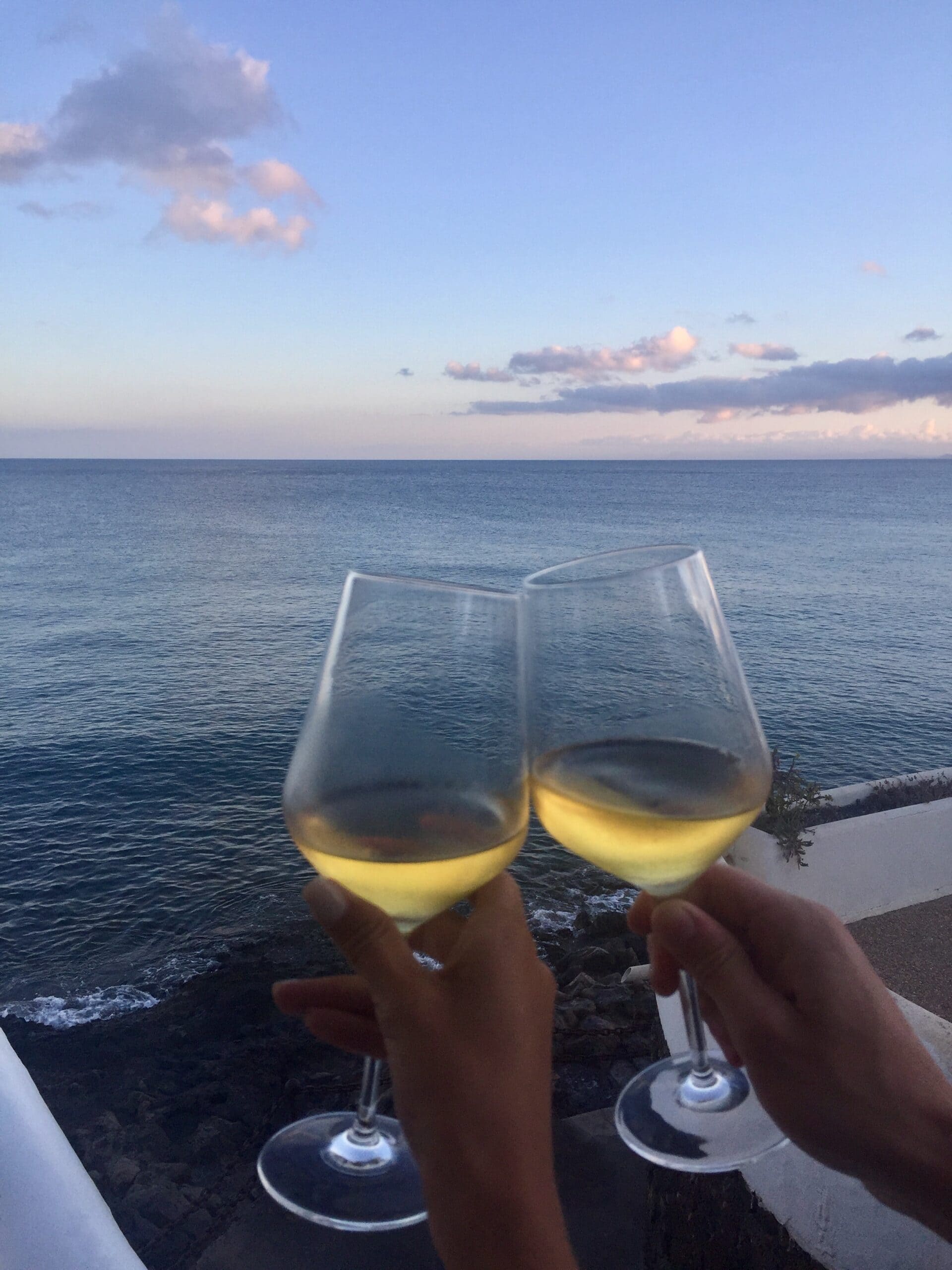Visiter Lanzarote en une semaine : itinéraire complet pour 7 jours aux Canaries playa blanca vin au coucher de soleil à Lanzarote aux Canaries Espagne