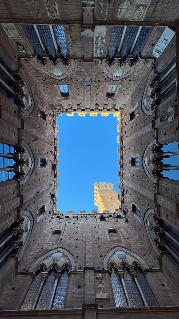 Sienne – La Toscane plus sauvage, entre remparts et horizon marin en Italie
