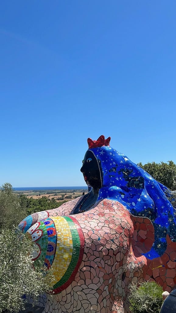 Le Jardin des Tarots – Les géantes colorées de Niki de Saint Phalle au cœur de la campagne toscane Italie