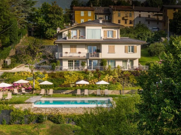 Lombardie en une semaine : l’itinéraire parfait entre Milan, Bergame et le lac de Côme hotel appartement parfait Bergame avec piscine et jacuzzi dans la chambre italie couple
