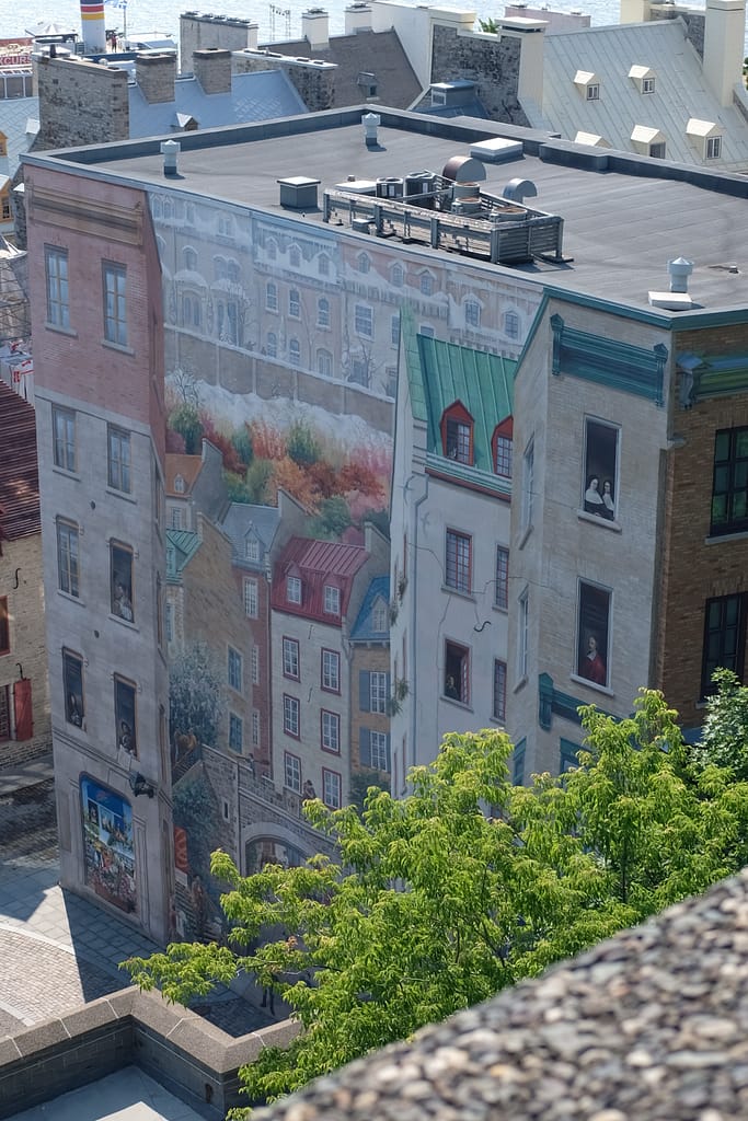 Visiter Québec en 2 jours : itinéraire et bonnes adresses fresque Québec