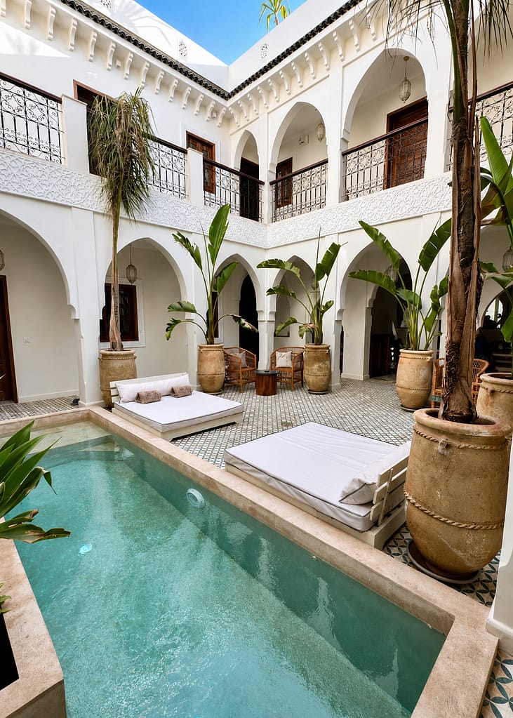 Visiter Marrakech en 7 jours : itinéraire complet, budget et incontournables Riad Dar Melia – Bon rapport qualité-prix dans la médina ou dormir à Marrakech