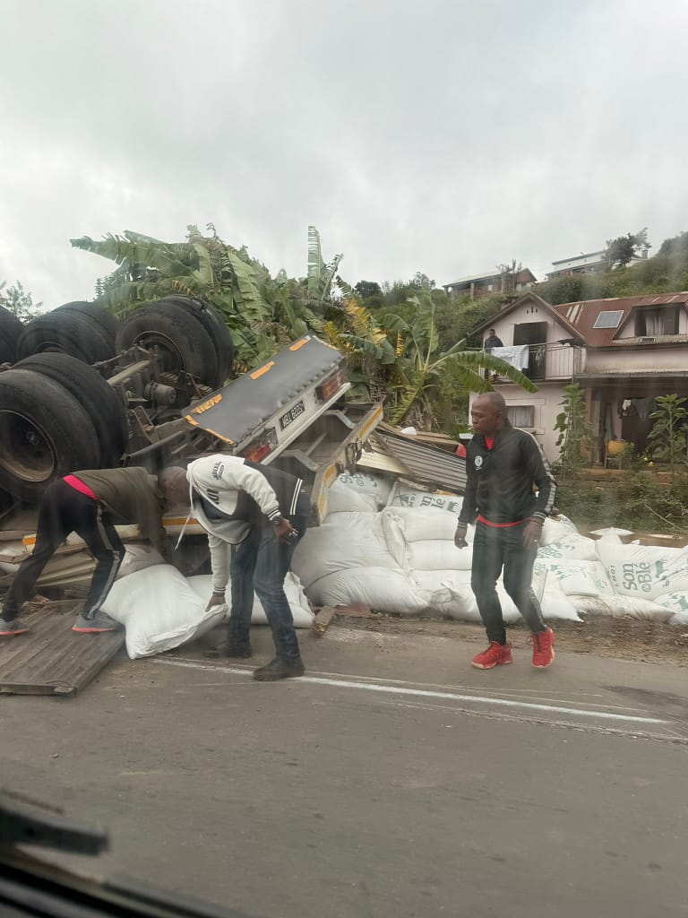 Madagascar : itinéraire pour 2 semaines de voyage accident camion route madagascar