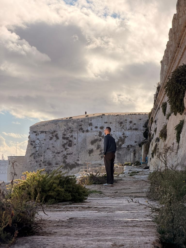 la valette phare à Malte sur les remparts