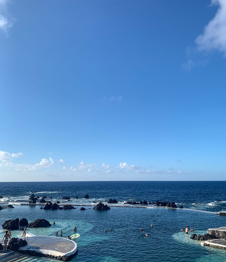 Porto Moniz – piscines naturelles volcaniques à Madère Portugal